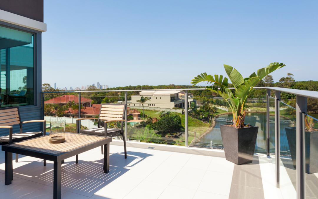 5 Ways to Avoid Delays and Quality Issues When Ordering Large-Scale Glass Railing Systems