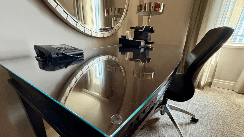 Tailored vs Standard Glass Supply for Hotel Furniture Projects